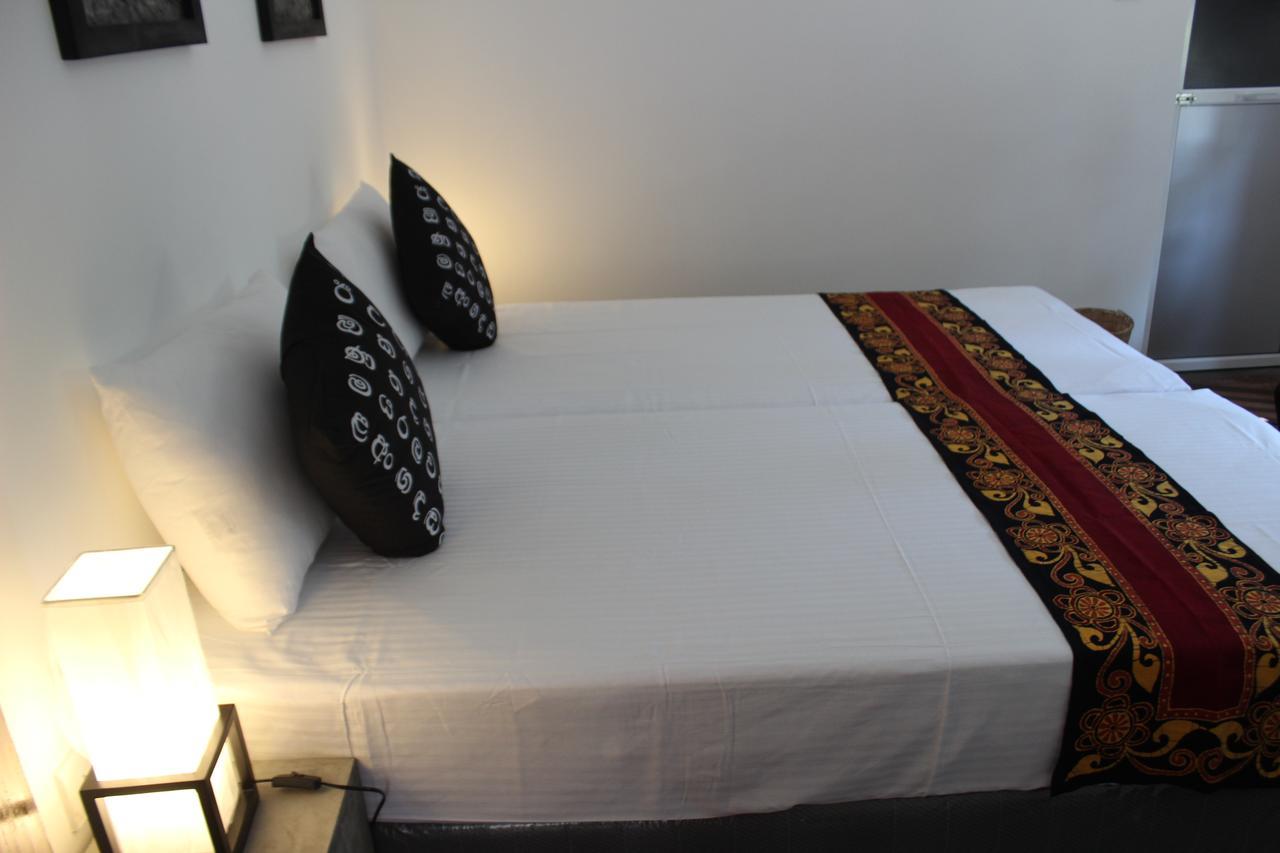 Bed and Breakfast Selyna Sky Terrace Канді Екстер'єр фото